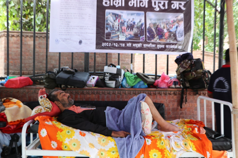 सहयोगी माग गर्दै तनहुँका दीपक १० दिनदेखि अनशनमा